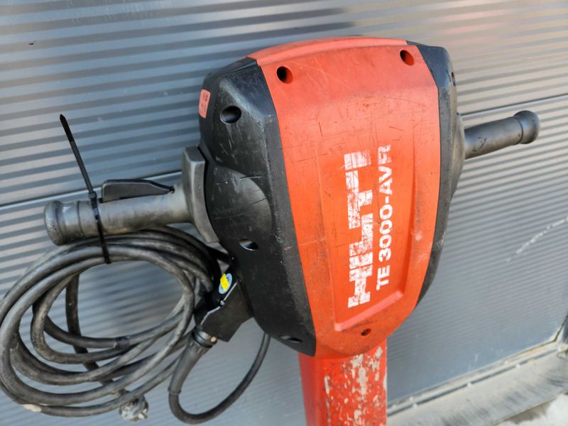 Młot wyburzeniowy HILTI TE 3000 -AVR - Thumbnail 1