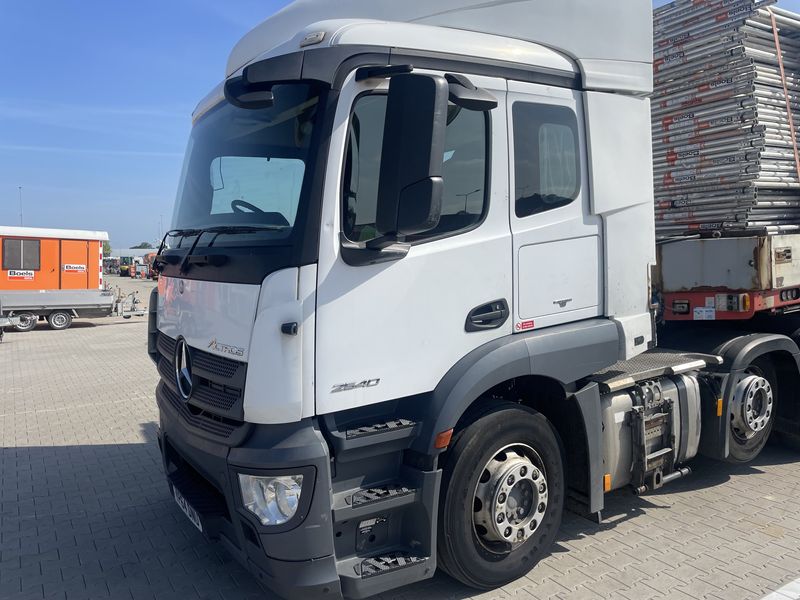 Samochód ciężarowy ciągnik siodłowy  Mercedes Actros Anglik