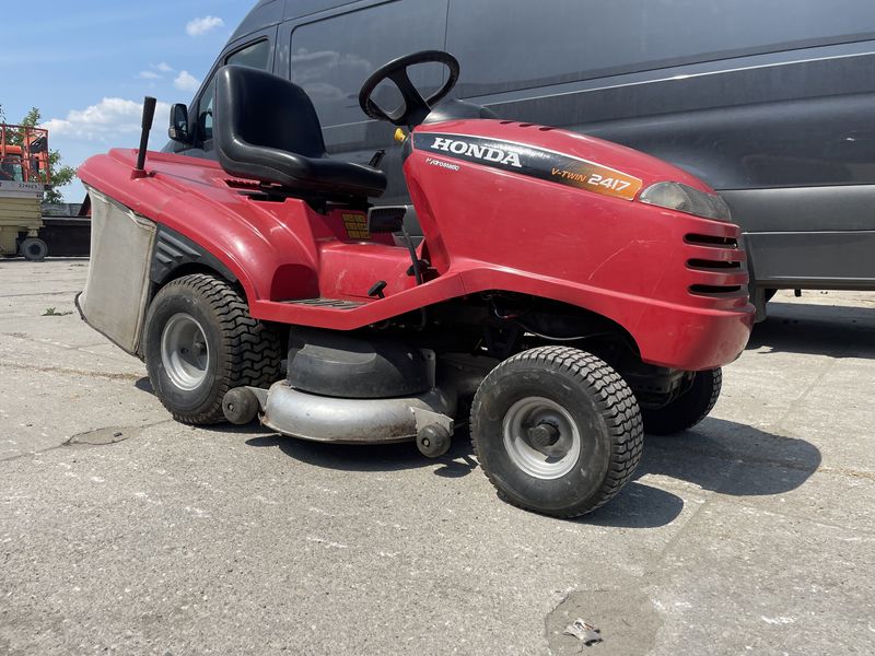 Traktorek kosiarka Honda 2417 szerokość kosy 102cm - Thumbnail 1