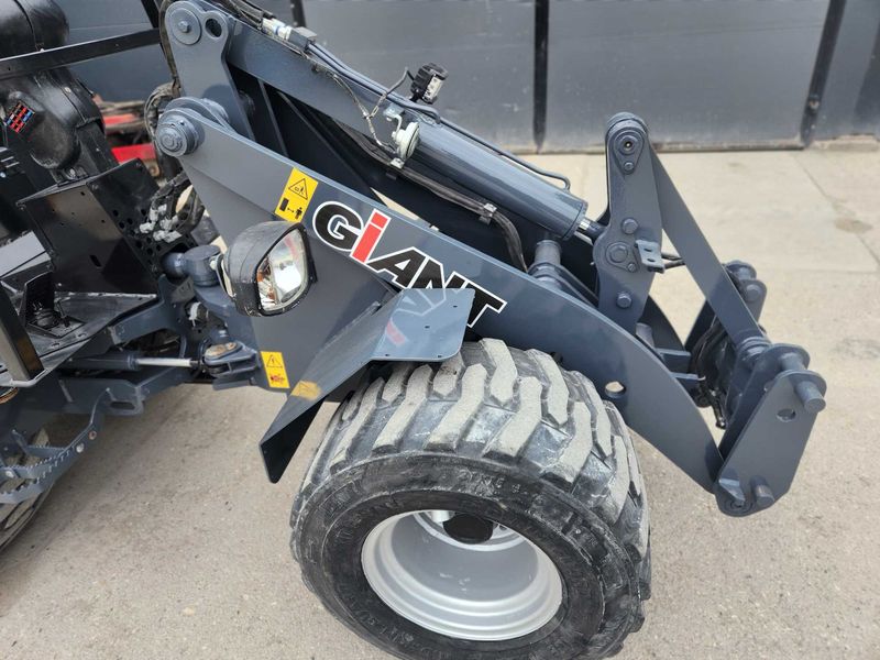 Ładowarka Giant V452 xtra HD - 2019 r - 628 mth - Thumbnail 3
